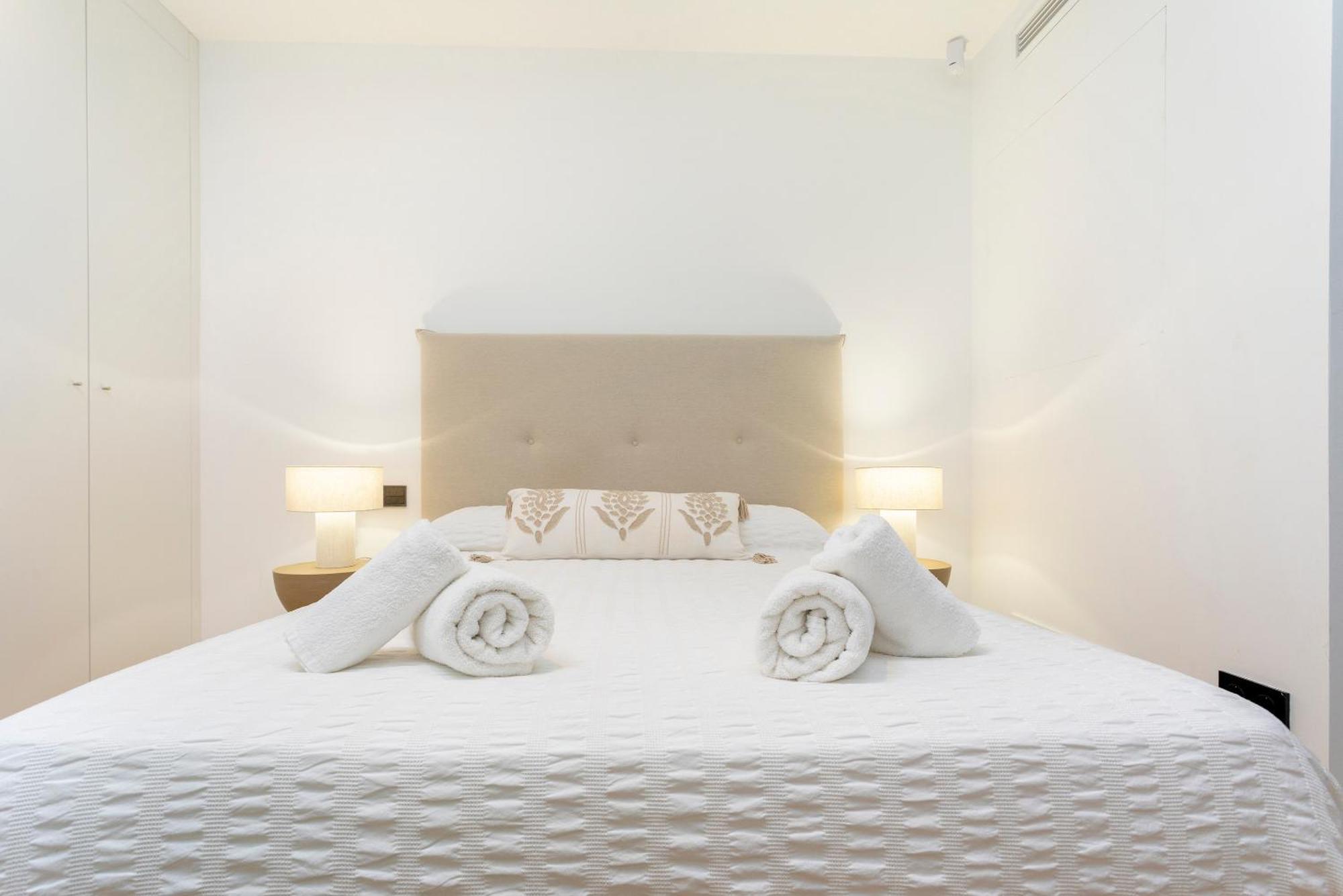Malagueta Beach Front Luxury Apartment By Rent Me Malaga Exterior photo